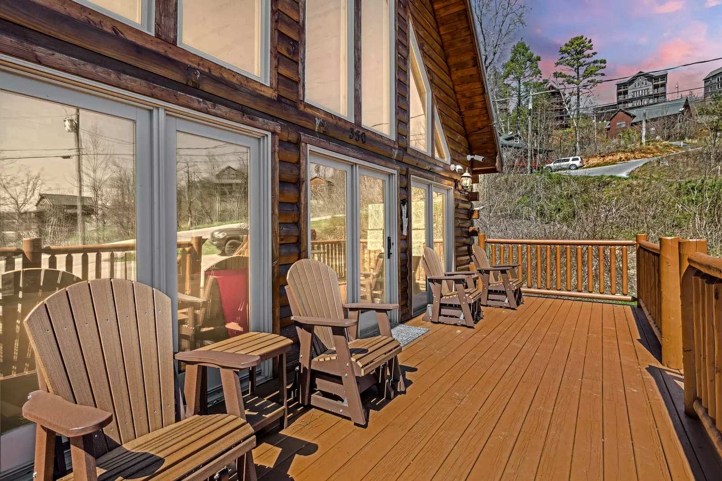 Charming Smoky Mountain Cabin with Private Fire Pit, Modern Amenities, Near Downtown Gatlinburg, Tennessee