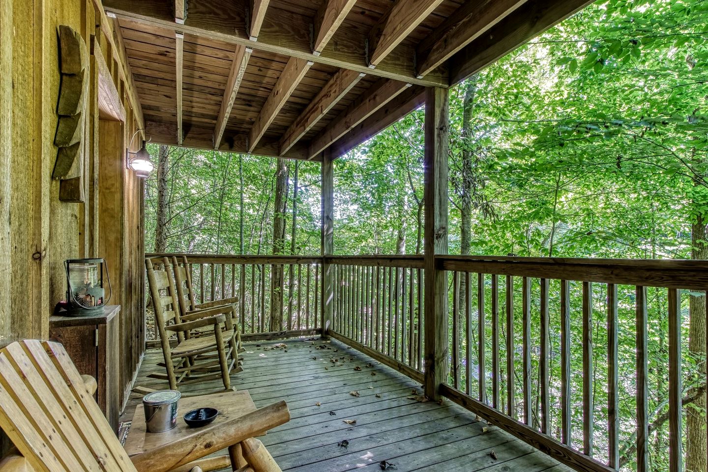 Gorgeous Rustic Cabin with Hot Tub and Jacuzzi near Attractions of Pigeon Forge, Tennessee