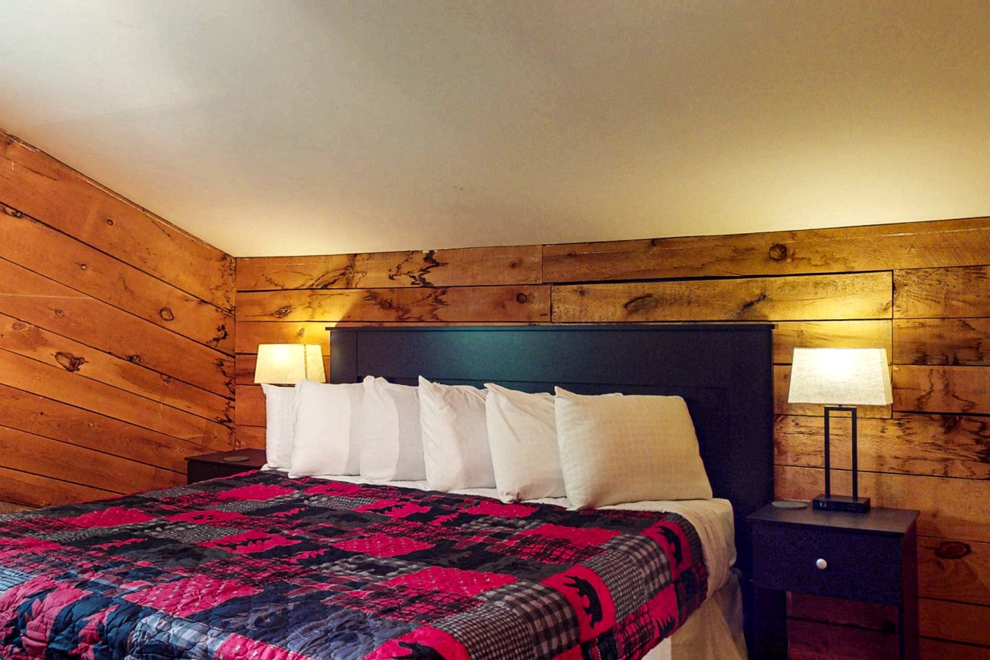 Spellbinding Secluded Cabin Oasis Near Moosehead Lake, Maine
