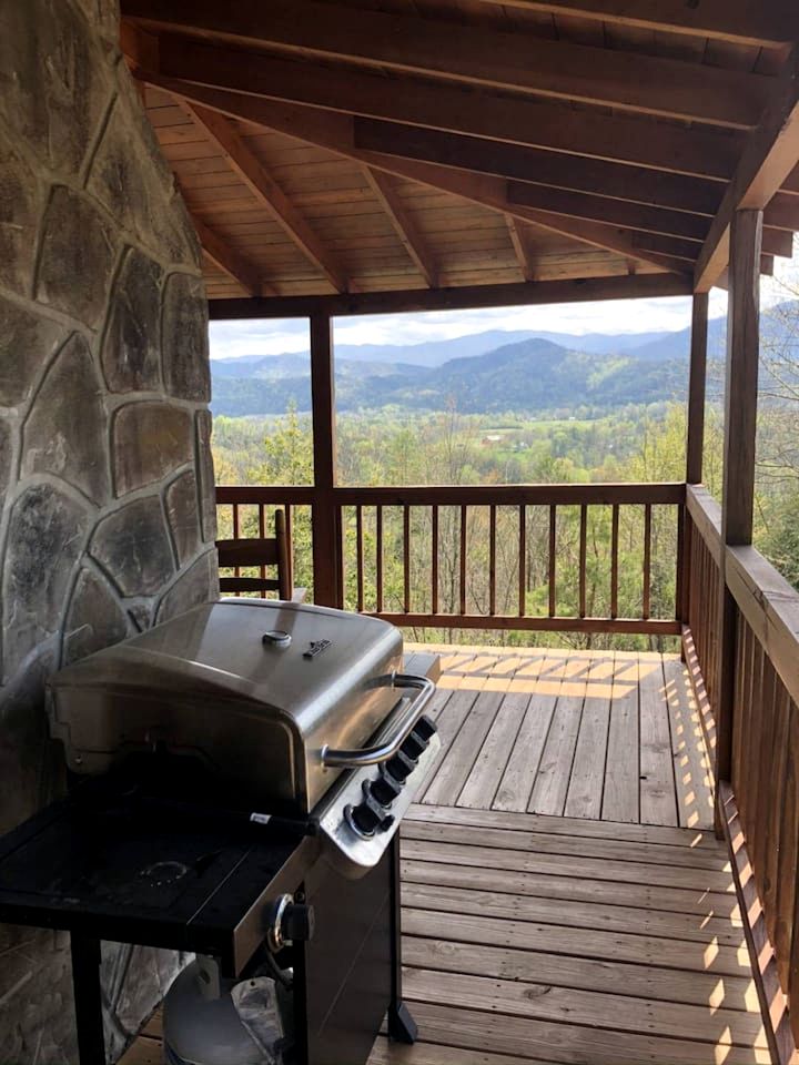 Pet-Friendly Cabin Near Great Smoky Mountains, Tennessee