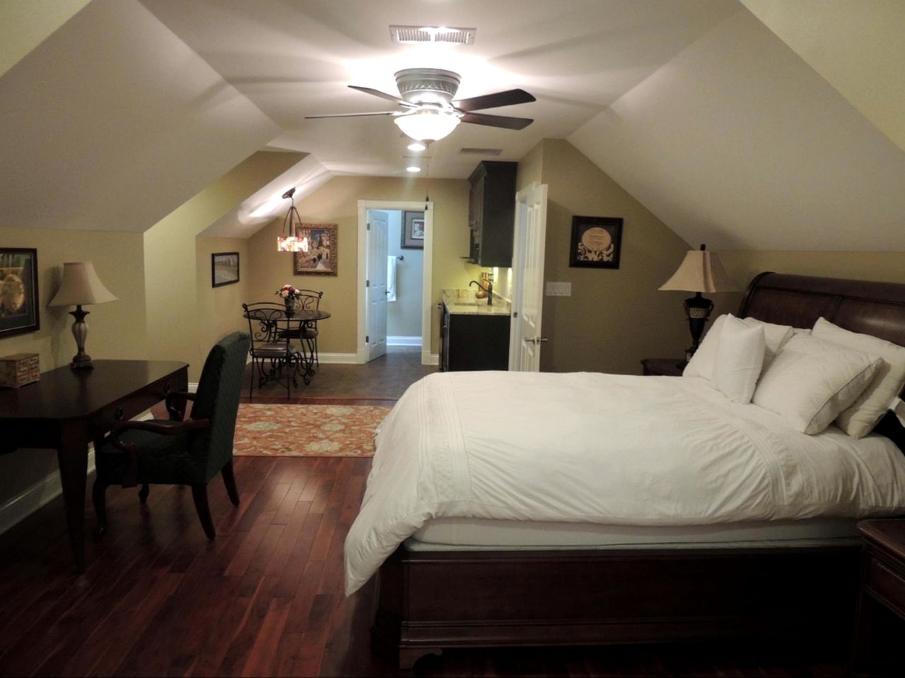 Gorgeous Romantic Getaway Accommodation for Two near Hopkinsville, Kentucky