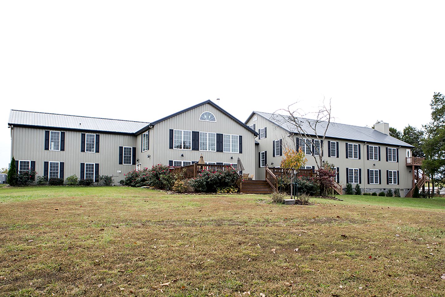 Sleek Two-Person Accommodation for a Getaway near Lake Barkley, Kentucky