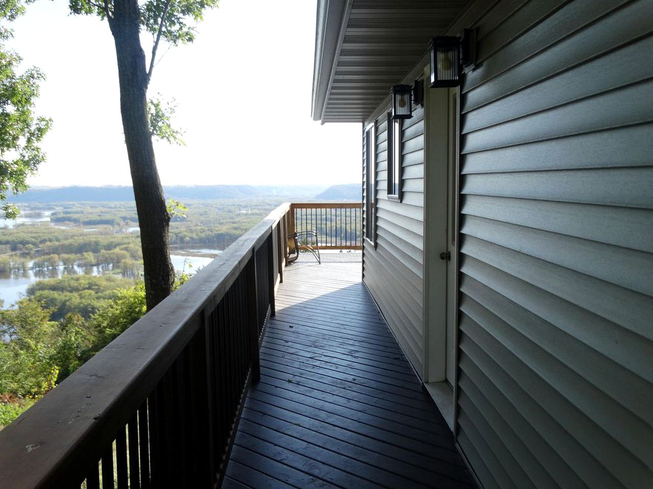 Waterfront Vacation Rental Overlooking the Mississippi River in De Soto, Wisconsin