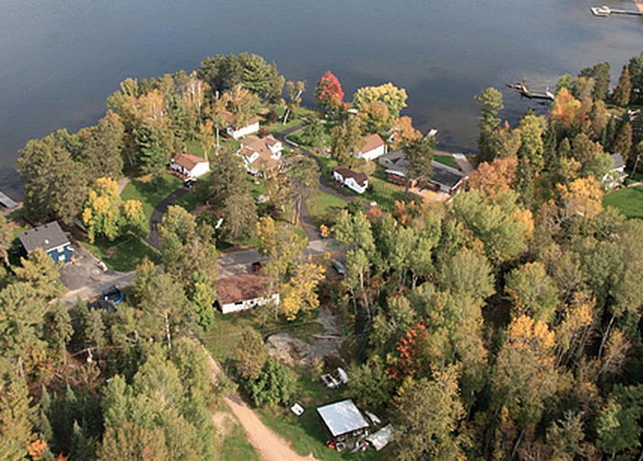 Cottages (Callander, Ontario, Canada)