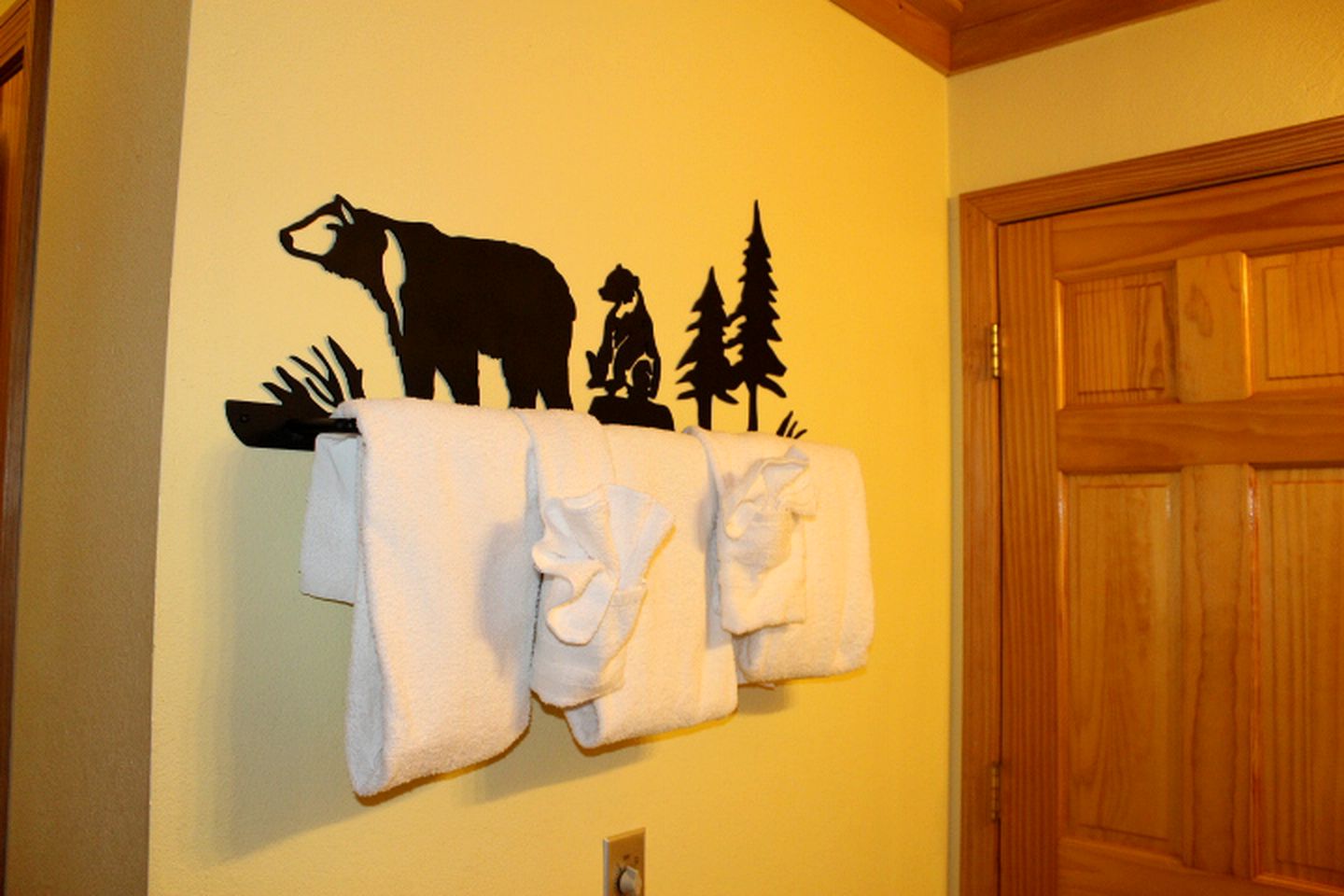 Wonderful Log Cabin with a Hot Tub near the Nantahala River in North Carolina