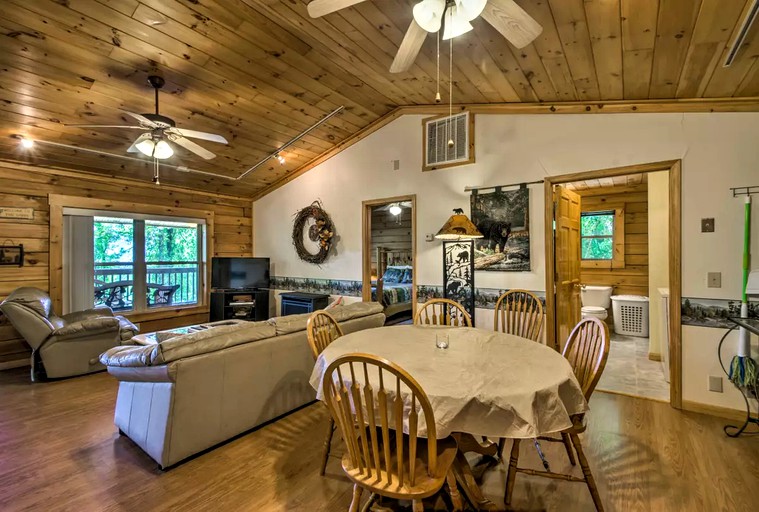 Log Cabins (Bryson City, North Carolina, United States)