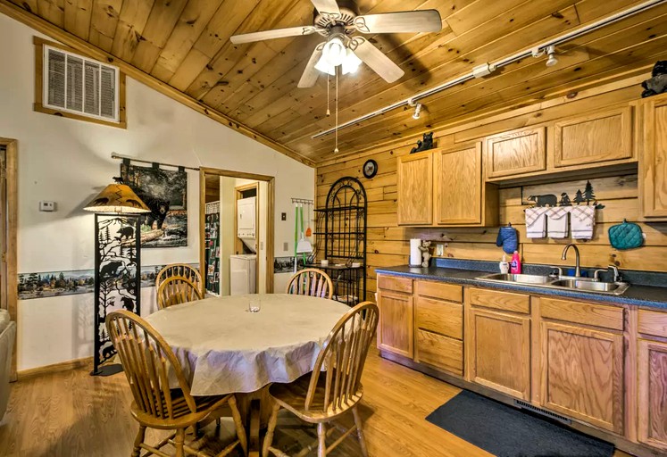 Log Cabins (Bryson City, North Carolina, United States)