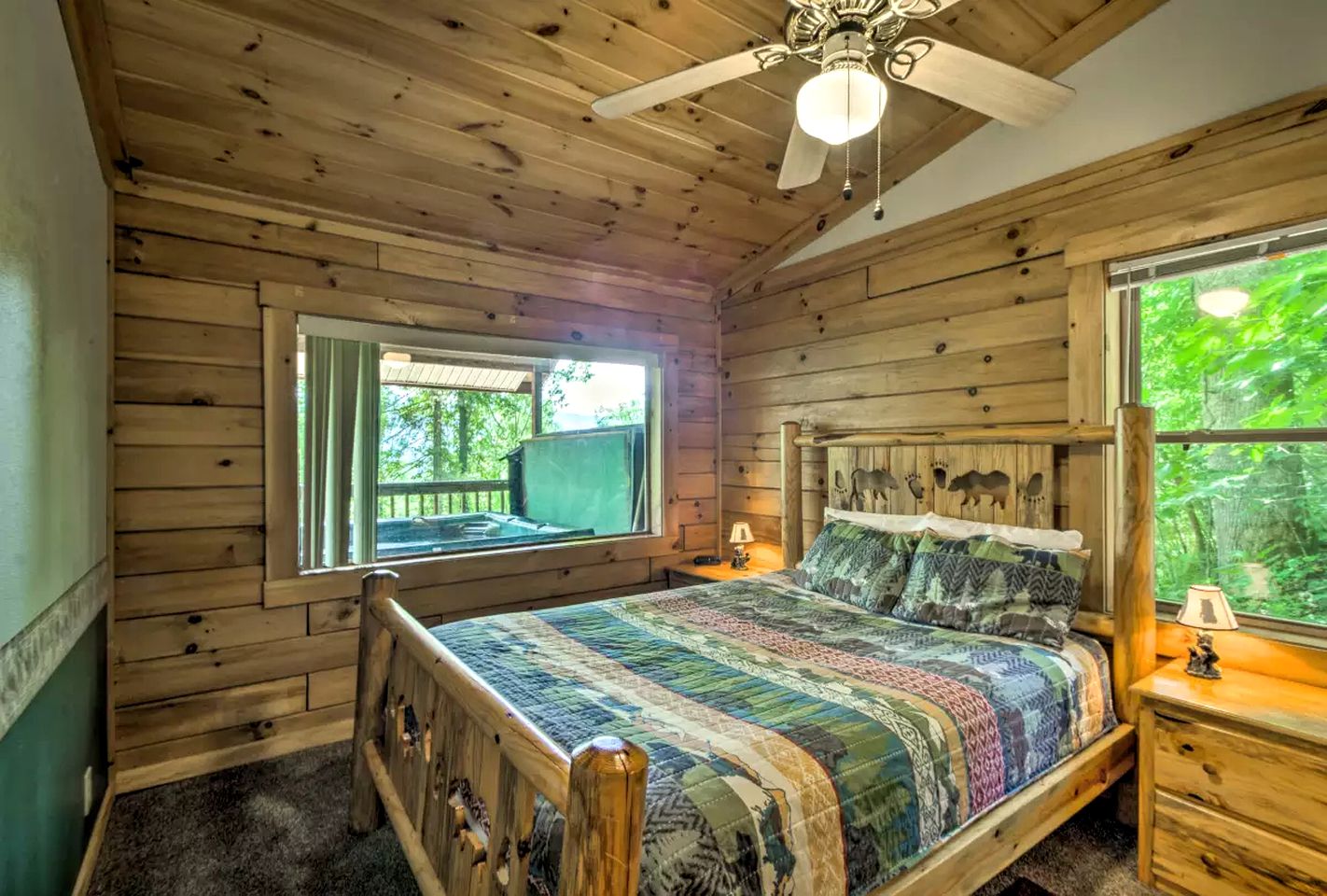 Wonderful Log Cabin with a Hot Tub near the Nantahala River in North Carolina