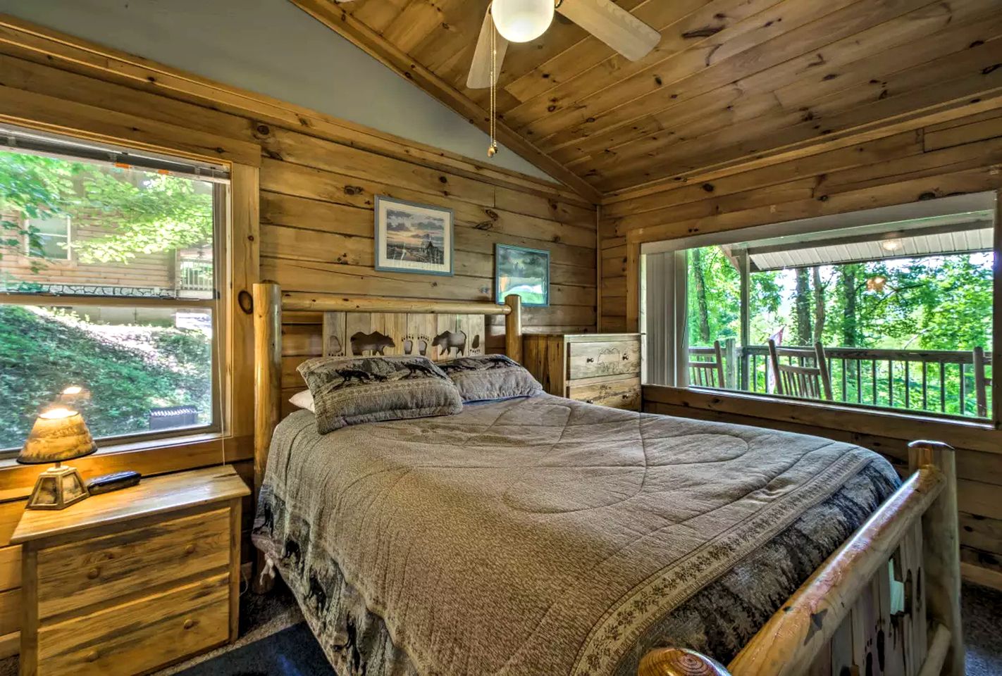 Wonderful Log Cabin with a Hot Tub near the Nantahala River in North Carolina