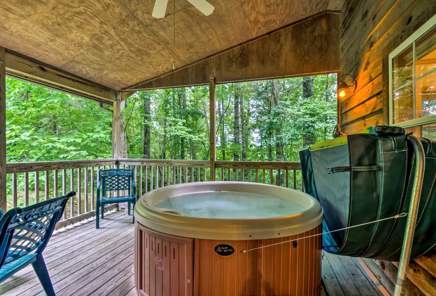 Inviting Cabin Retreat with a Private Hot Tub in Bryson City, North Carolina