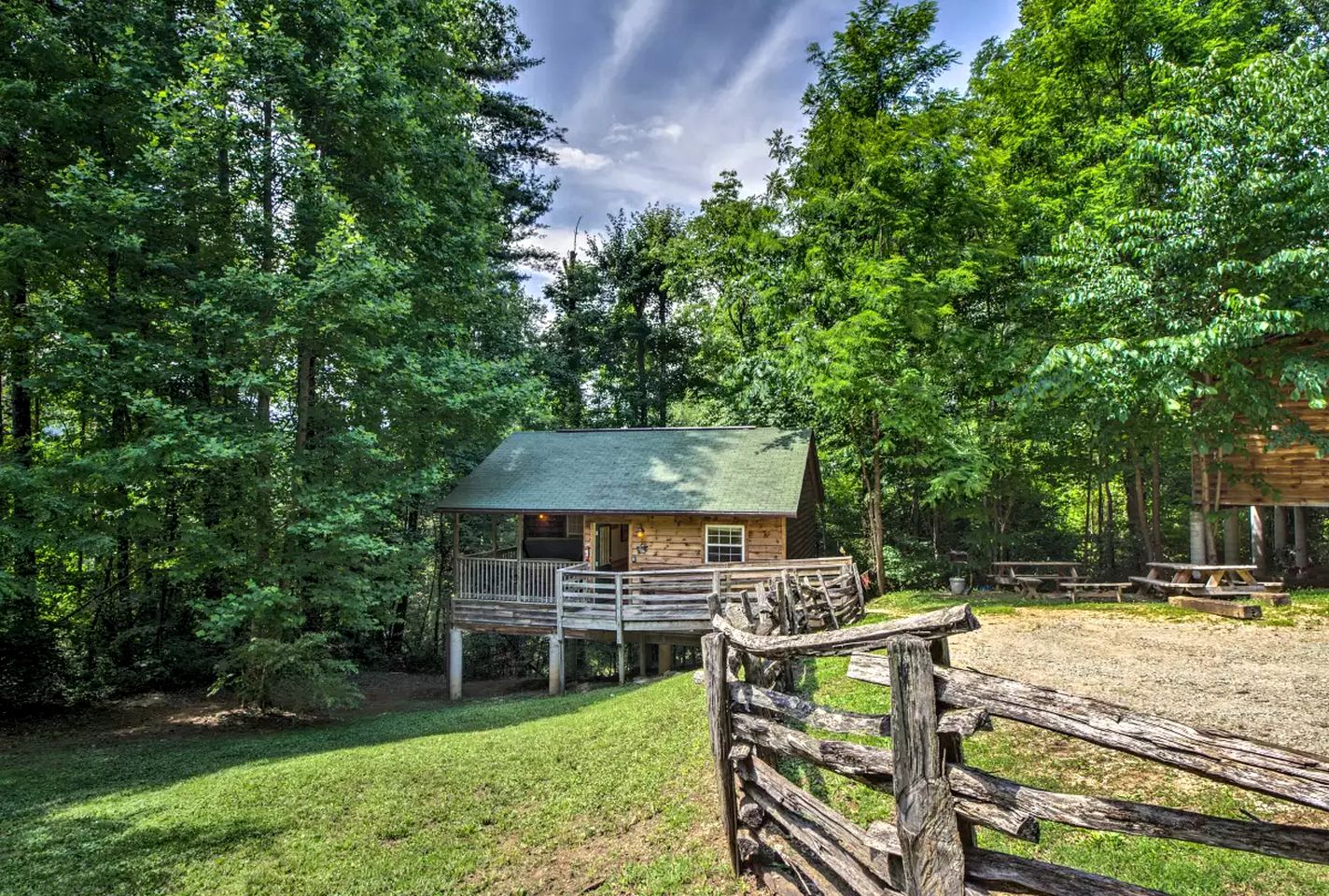 Inviting Cabin Retreat with a Private Hot Tub in Bryson City, North Carolina