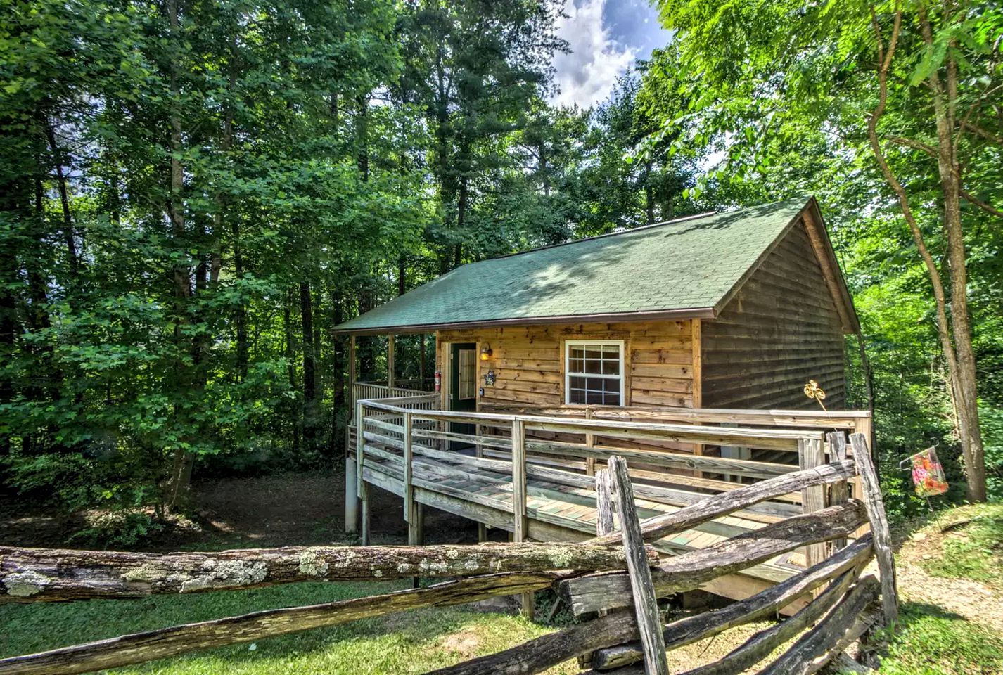 Inviting Cabin Retreat with a Private Hot Tub in Bryson City, North Carolina