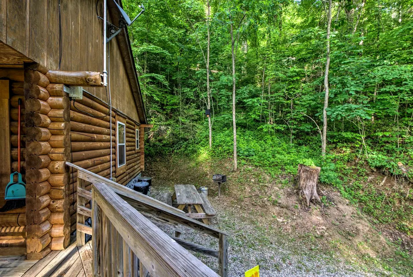 Rustic Log Cabin with a Hot Tub near the Nantahala River in Bryson City, North Carolina