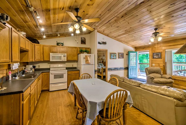 Log Cabins (Bryson City, North Carolina, United States)