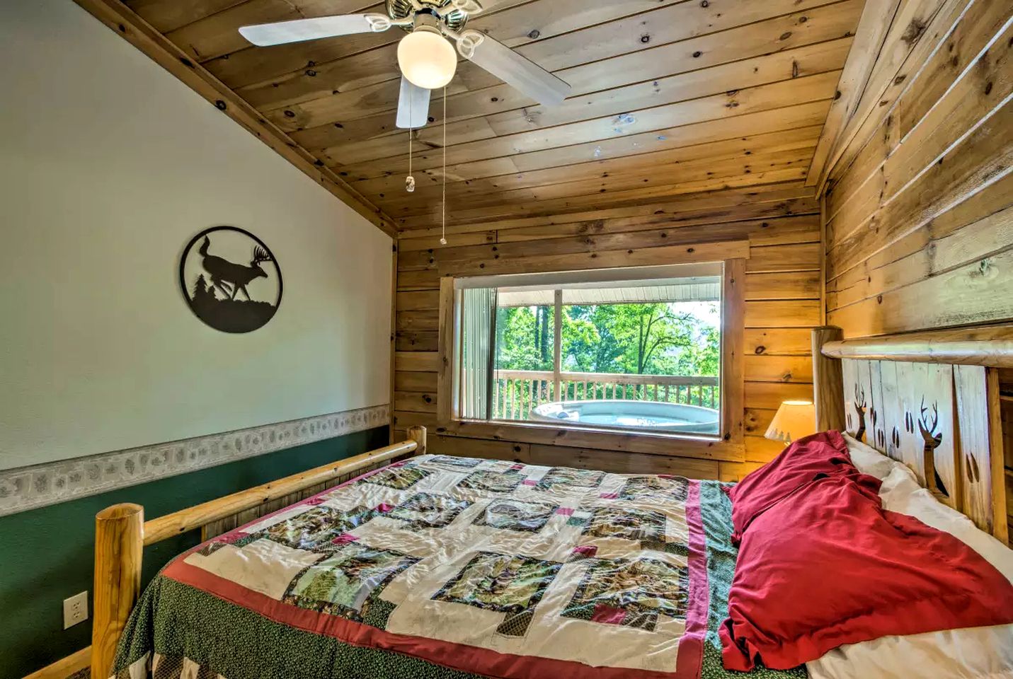 Rustic Log Cabin with a Hot Tub near the Nantahala River in Bryson City, North Carolina