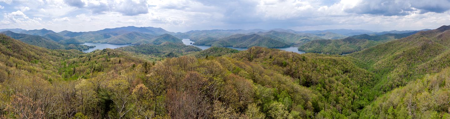 Idyllic Cabin Accommodation with a Hot Tub near Fontana Lake in North Carolina