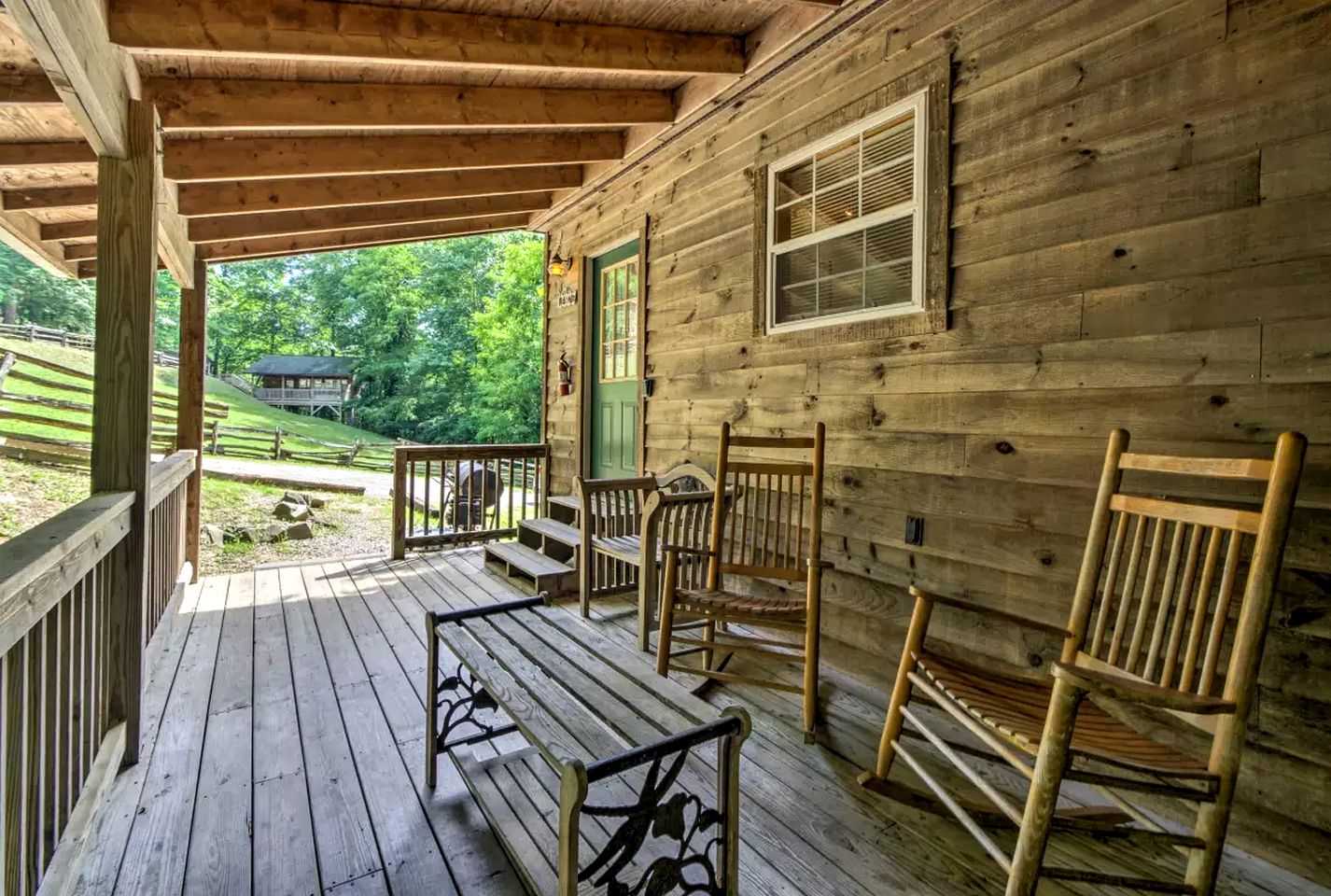 Idyllic Cabin Accommodation with a Hot Tub near Fontana Lake in North Carolina