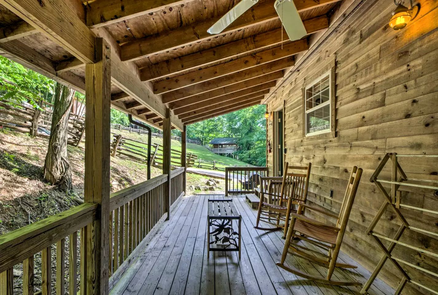 Idyllic Cabin Accommodation with a Hot Tub near Fontana Lake in North Carolina