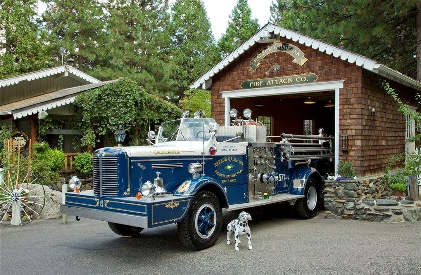 Romantic Woodland Lodging for Two at Inn near Yosemite Valley in California