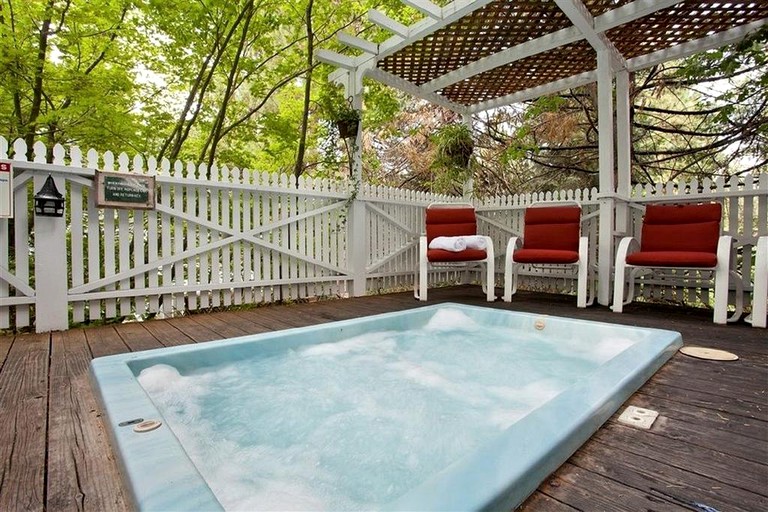 Narrow Gauge Inn, Nature Lodges 28762, Fish Camp, United States of