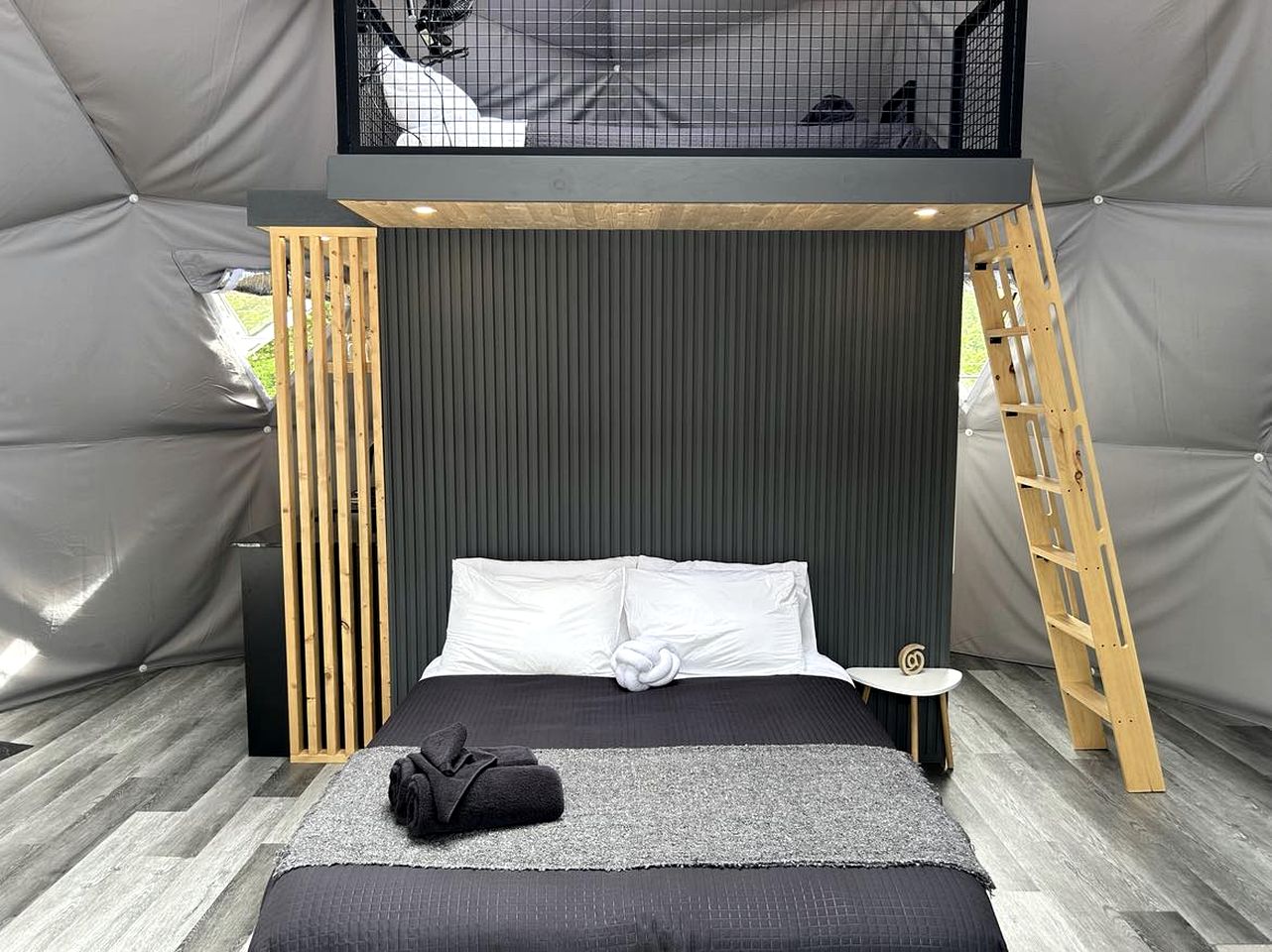 Ecological Lakefront Oasis near the Ouareau Forest Regional Park, Perfect for a Glamping Retreat in a Geodesic Dome
