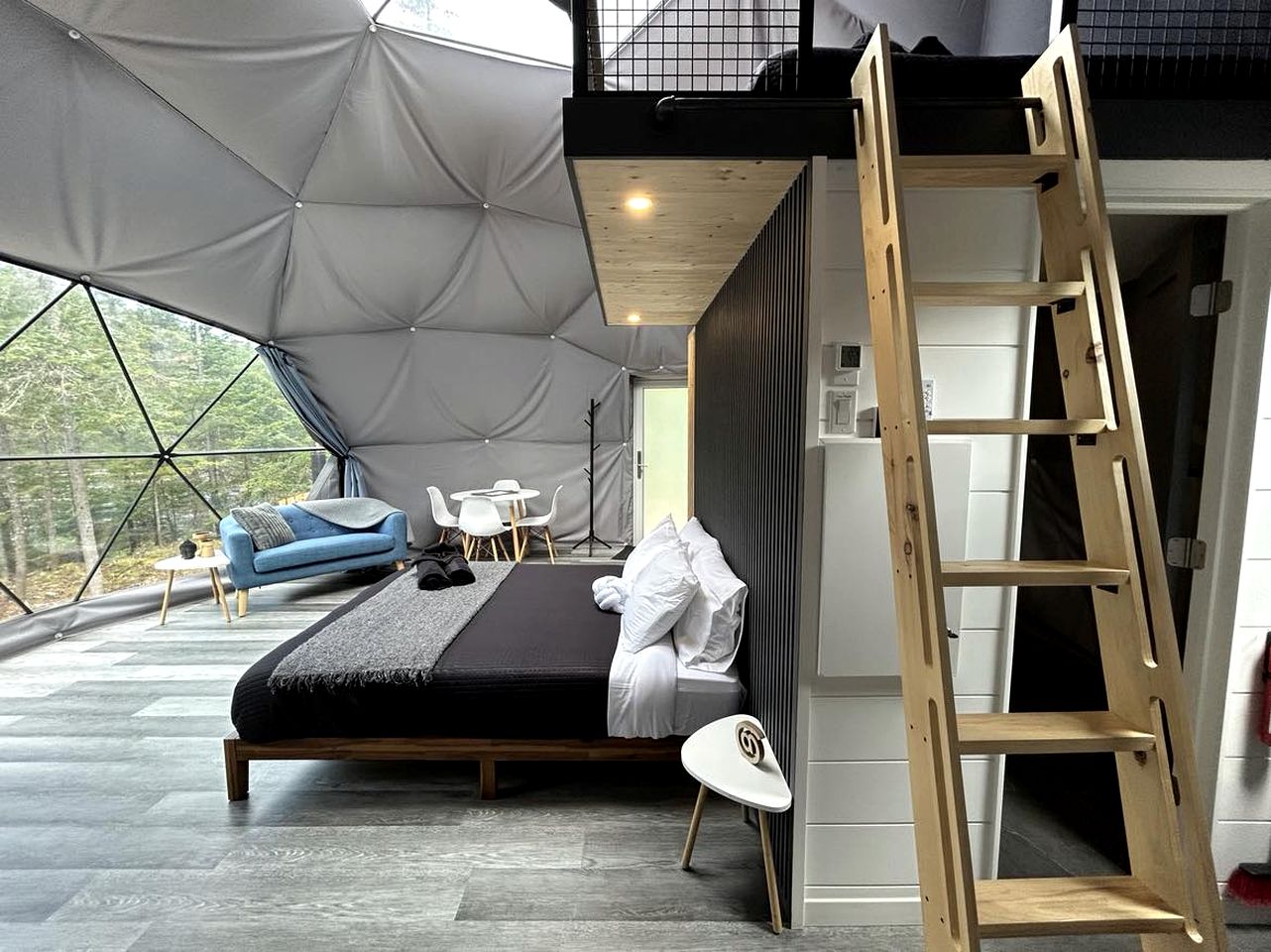 Ecological Lakefront Oasis near the Ouareau Forest Regional Park, Perfect for a Glamping Retreat in a Geodesic Dome