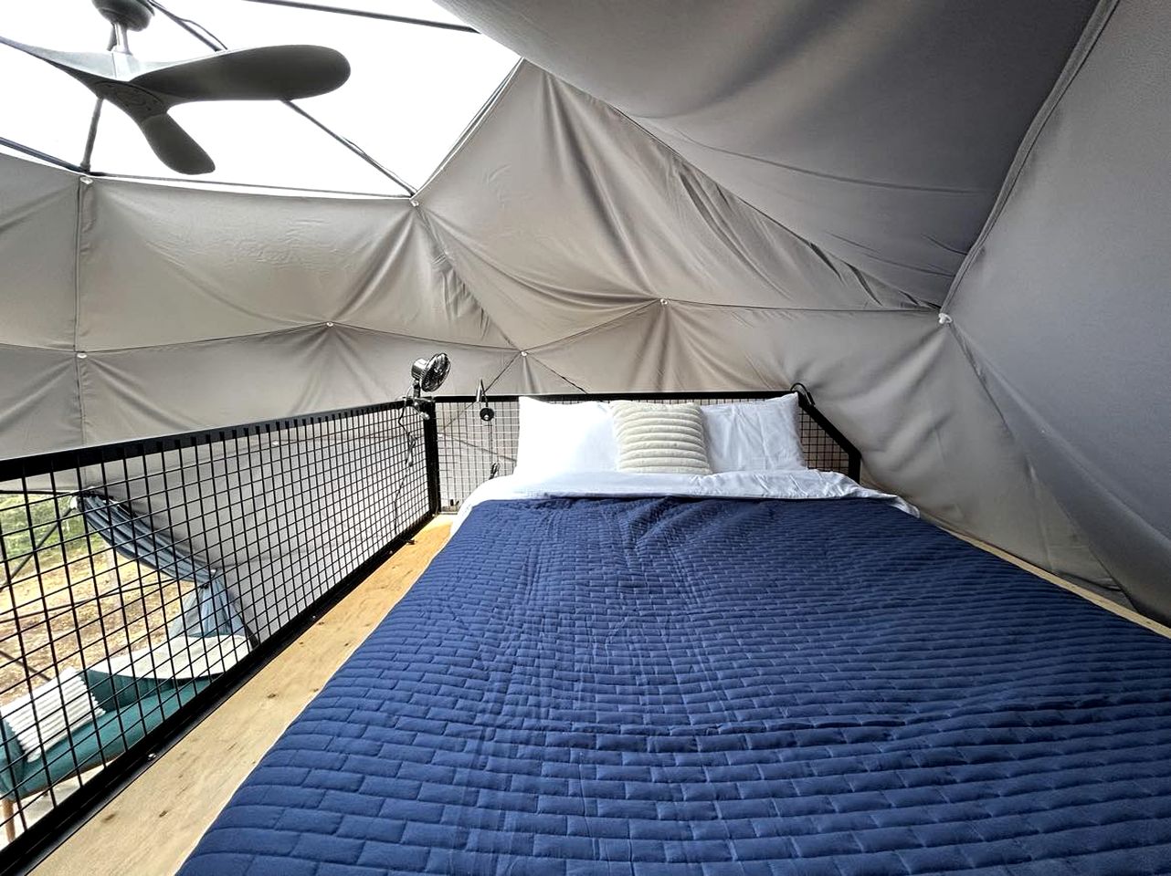 Ecological Lakefront Oasis near the Ouareau Forest Regional Park, Perfect for a Glamping Retreat in a Geodesic Dome