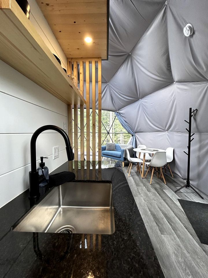Ecological Lakefront Oasis near the Ouareau Forest Regional Park, Perfect for a Glamping Retreat in a Geodesic Dome