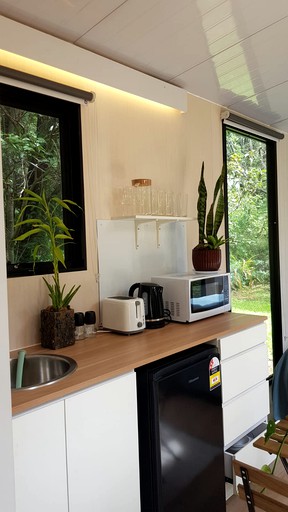 Tiny Houses (Australia, Bahrs Scrub, Queensland)