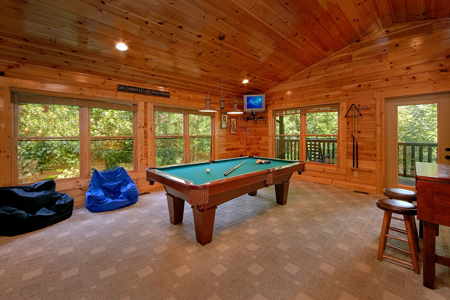 Inviting Cabin in Gatlinburg for a Peaceful Tennessee Vacation