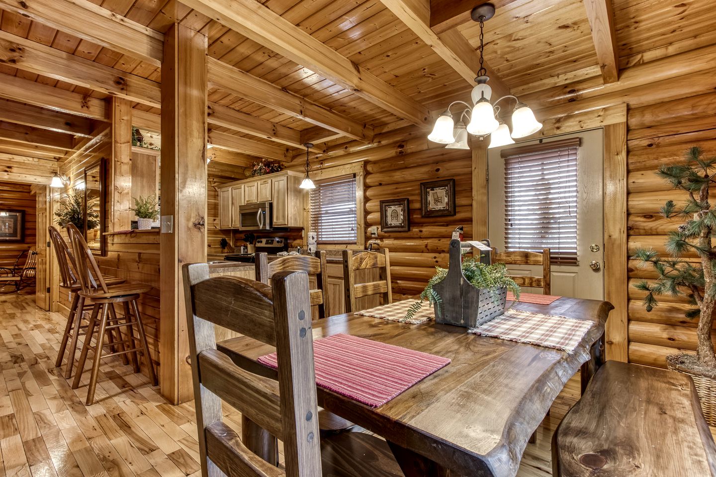 Stunning Glamping Rental in Gatlinburg, Tennessee, for Relaxing Weekends in Nature