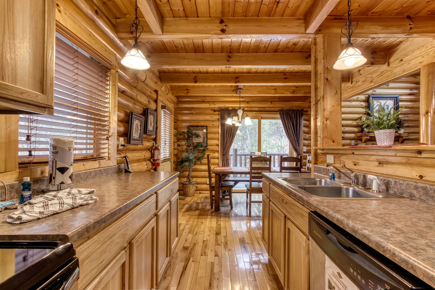 Stunning Glamping Rental in Gatlinburg, Tennessee, for Relaxing Weekends in Nature