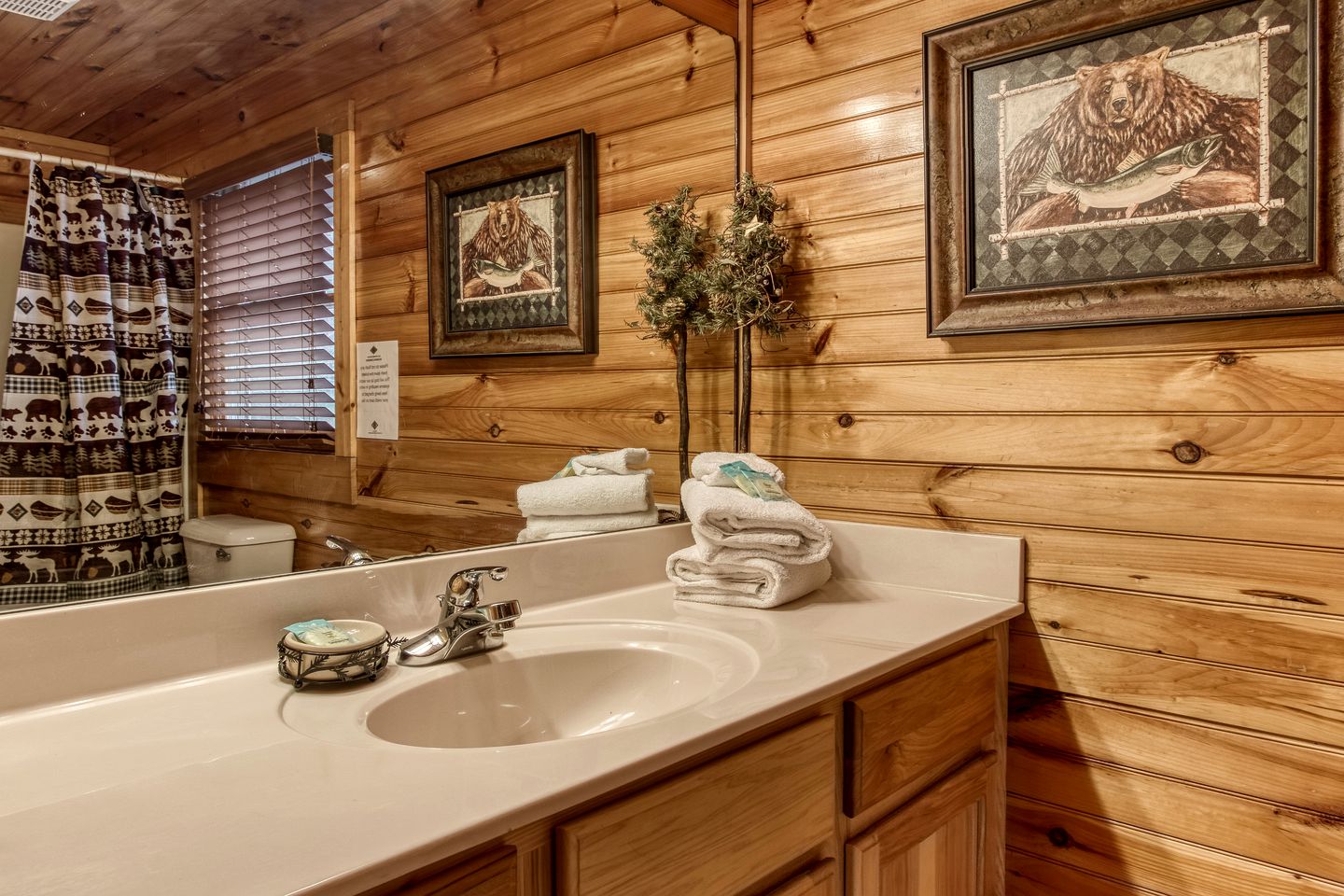 Stunning Glamping Rental in Gatlinburg, Tennessee, for Relaxing Weekends in Nature