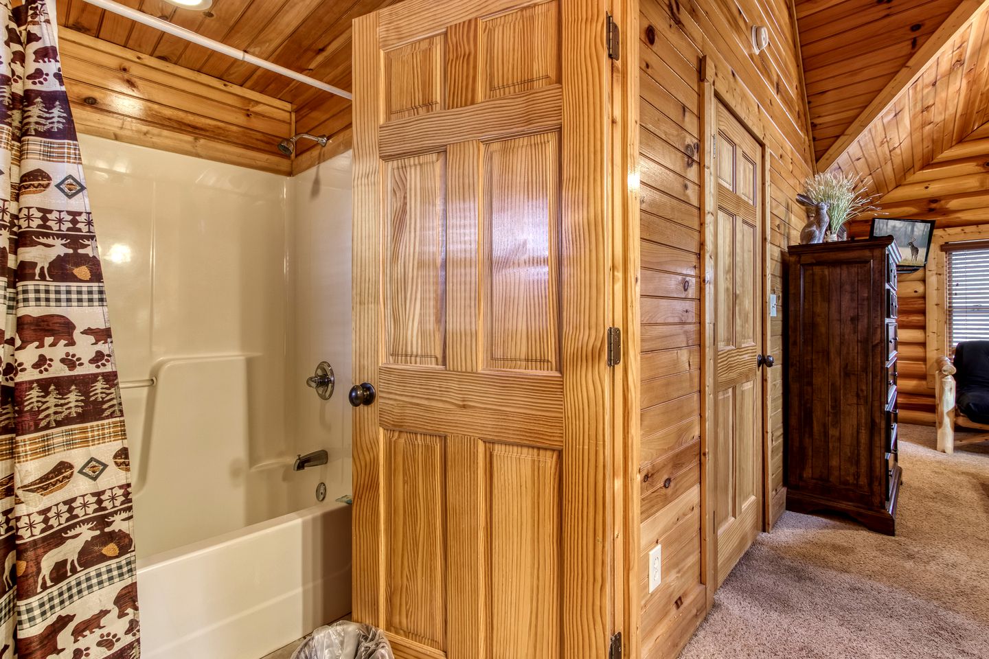 Stunning Glamping Rental in Gatlinburg, Tennessee, for Relaxing Weekends in Nature