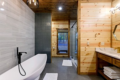 Serene Luxury Cabin Retreat with Private Hot Tub near Broken Bow Lake, Hochatown Oklahoma - Photo 3