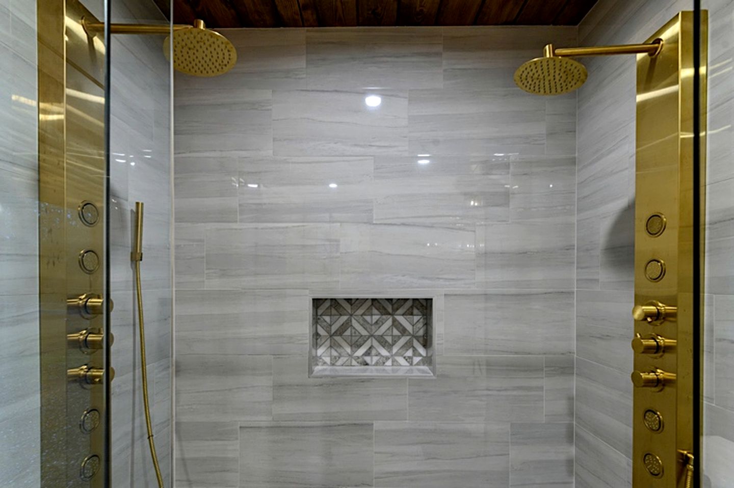 Serene Luxury Cabin Retreat with Private Hot Tub near Broken Bow Lake, Hochatown Oklahoma