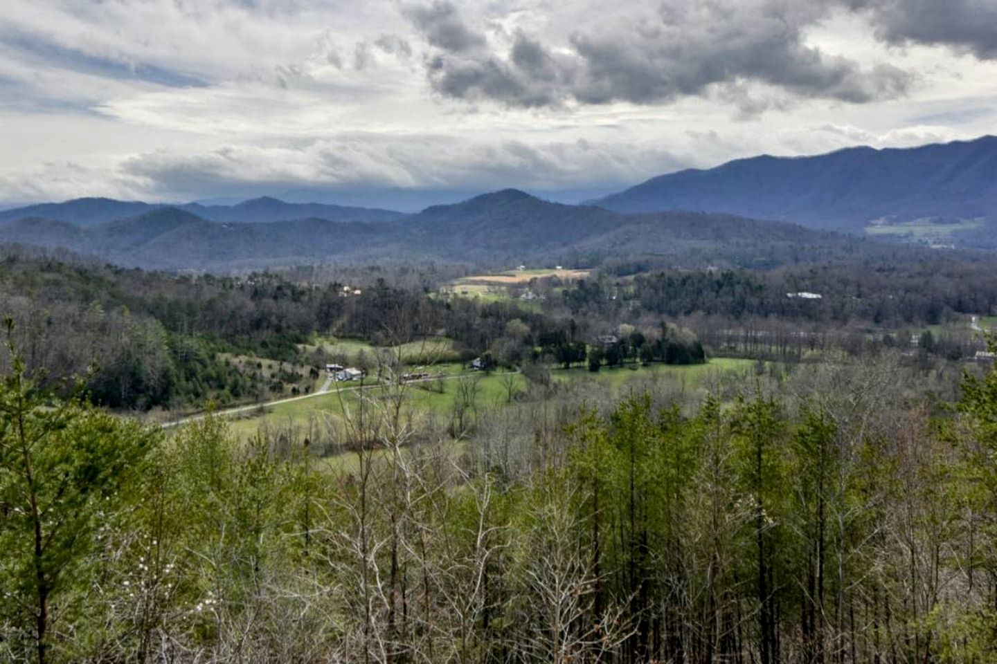 Pet-Friendly Cabin Near Great Smoky Mountains, Tennessee