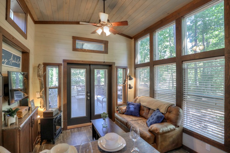 Nature's Oasis at The Retreat at Deer Lick Falls, Cabins, Monteagle