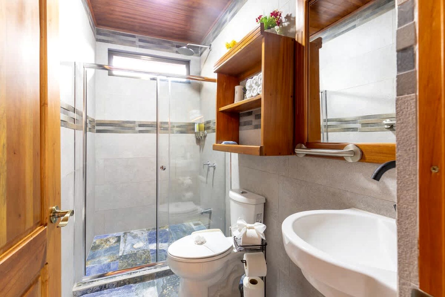 Tranquil Costa Rican Villa with Private Pool and Scenic Volcano Views near La Fortuna