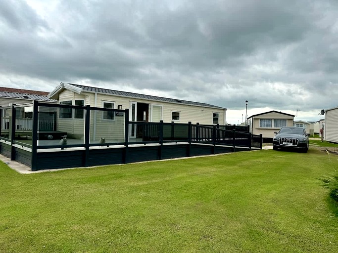 Spacious Pet-Friendly Caravan with Hot Tub & Easy Access in Lincolnshire, United Kingdom