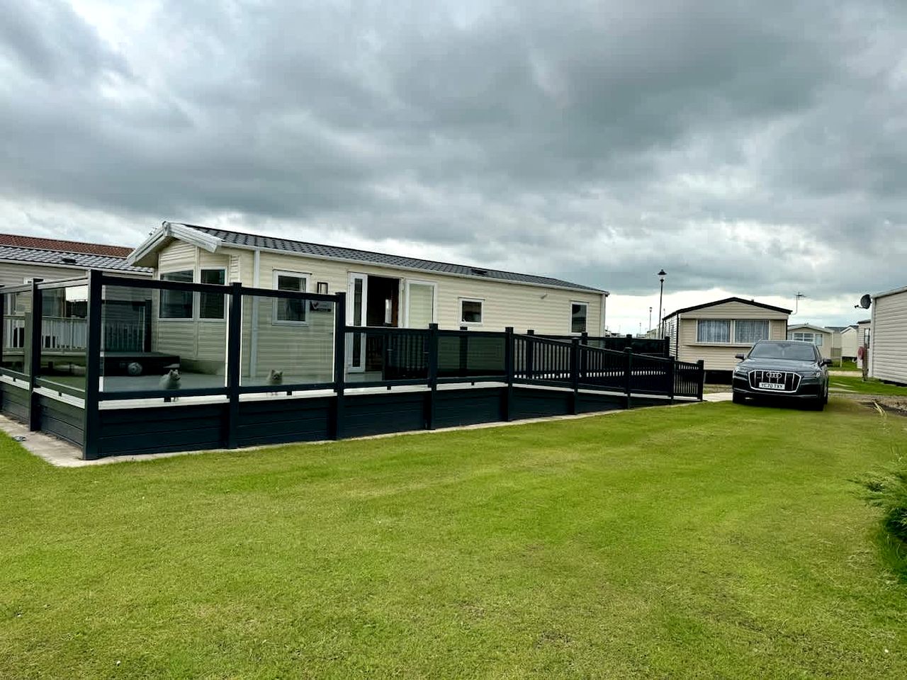 Spacious Pet-Friendly Caravan with Hot Tub & Easy Access in Lincolnshire, United Kingdom