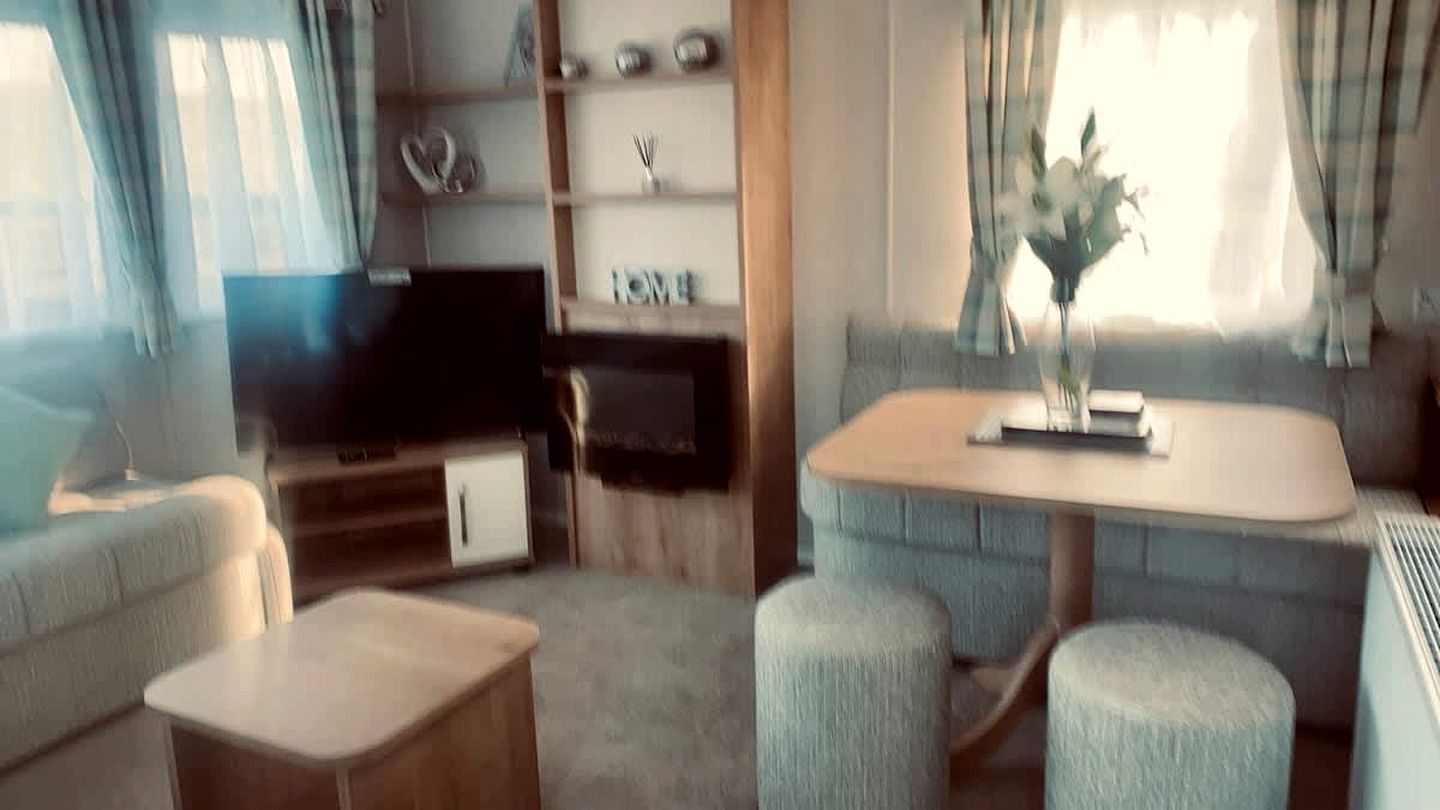 Spacious Pet-Friendly Caravan with Hot Tub & Easy Access in Lincolnshire, United Kingdom