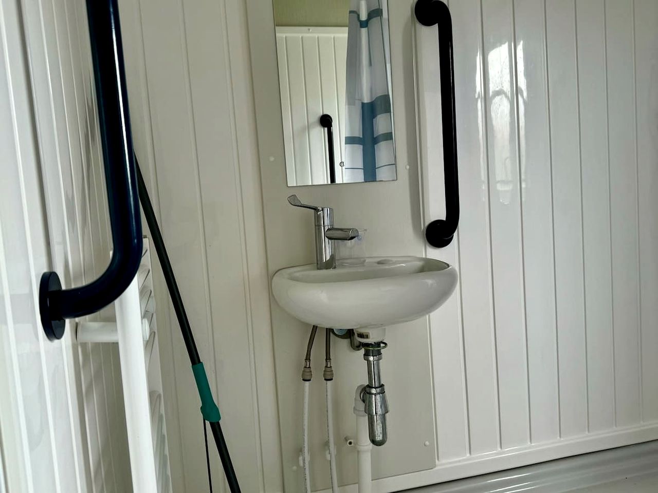 Spacious Pet-Friendly Caravan with Hot Tub & Easy Access in Lincolnshire, United Kingdom