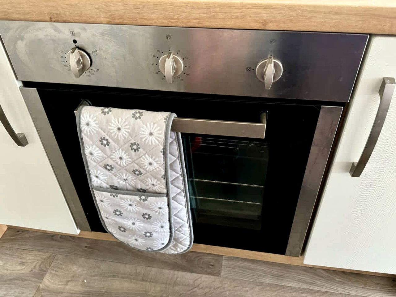 Spacious Pet-Friendly Caravan with Hot Tub & Easy Access in Lincolnshire, United Kingdom