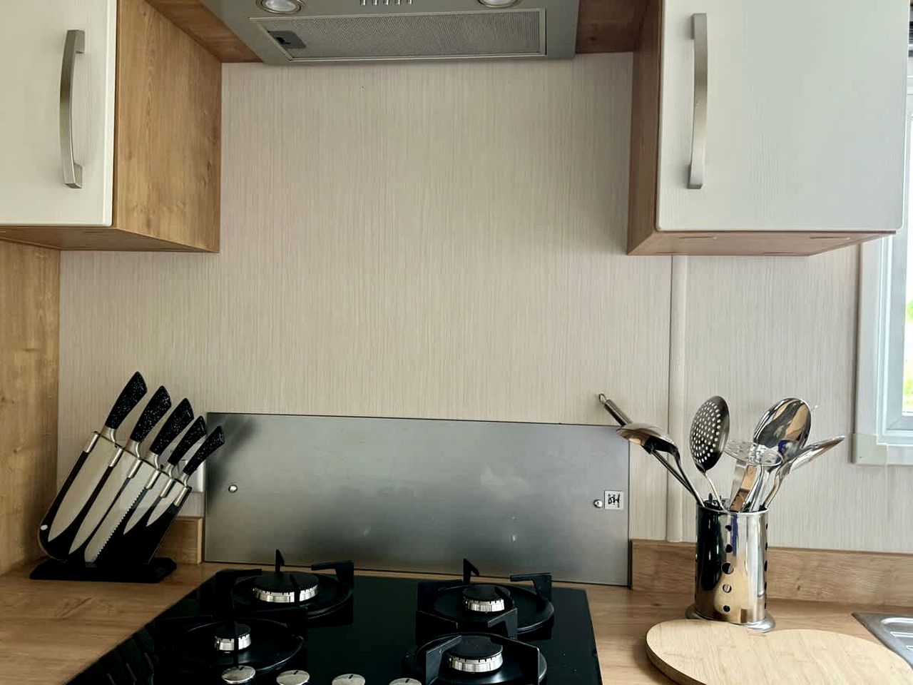 Spacious Pet-Friendly Caravan with Hot Tub & Easy Access in Lincolnshire, United Kingdom