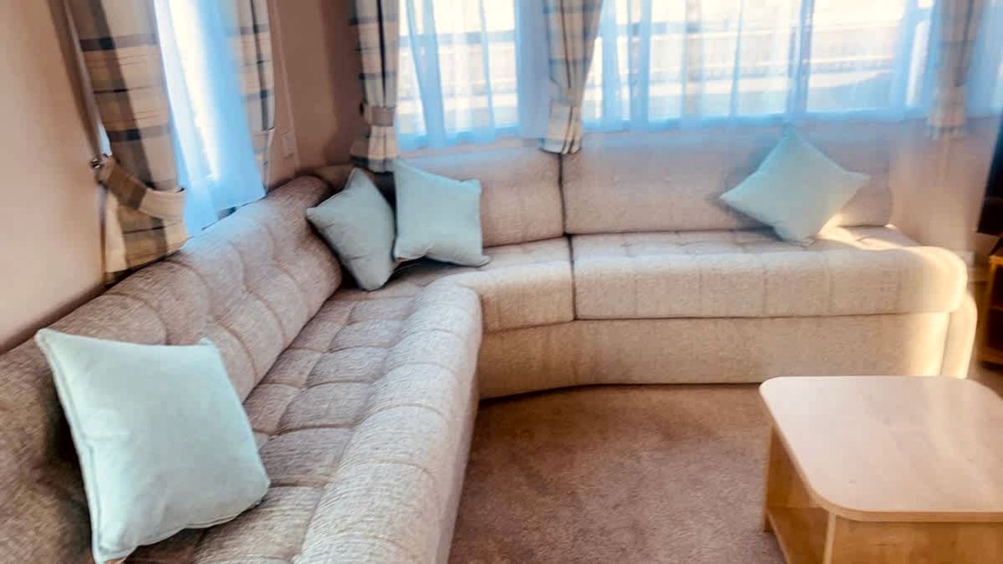 Spacious Pet-Friendly Caravan with Hot Tub & Easy Access in Lincolnshire, United Kingdom