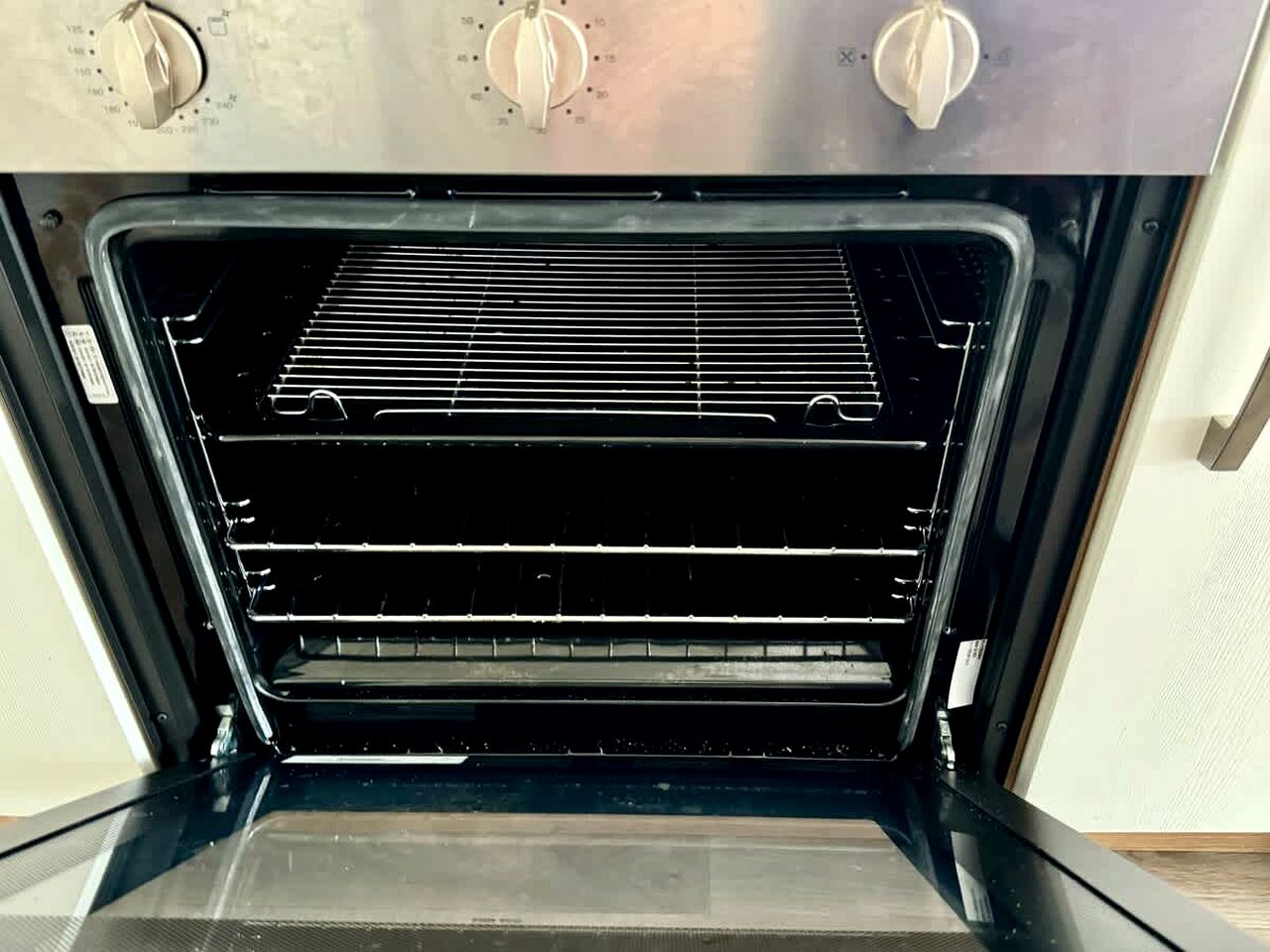 Spacious Pet-Friendly Caravan with Hot Tub & Easy Access in Lincolnshire, United Kingdom