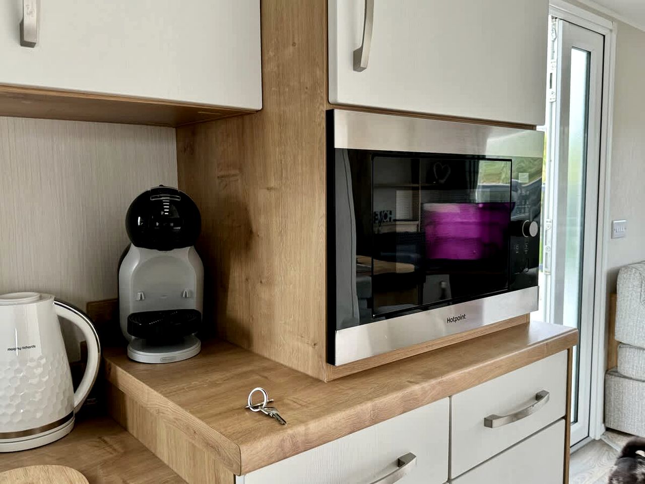 Spacious Pet-Friendly Caravan with Hot Tub & Easy Access in Lincolnshire, United Kingdom