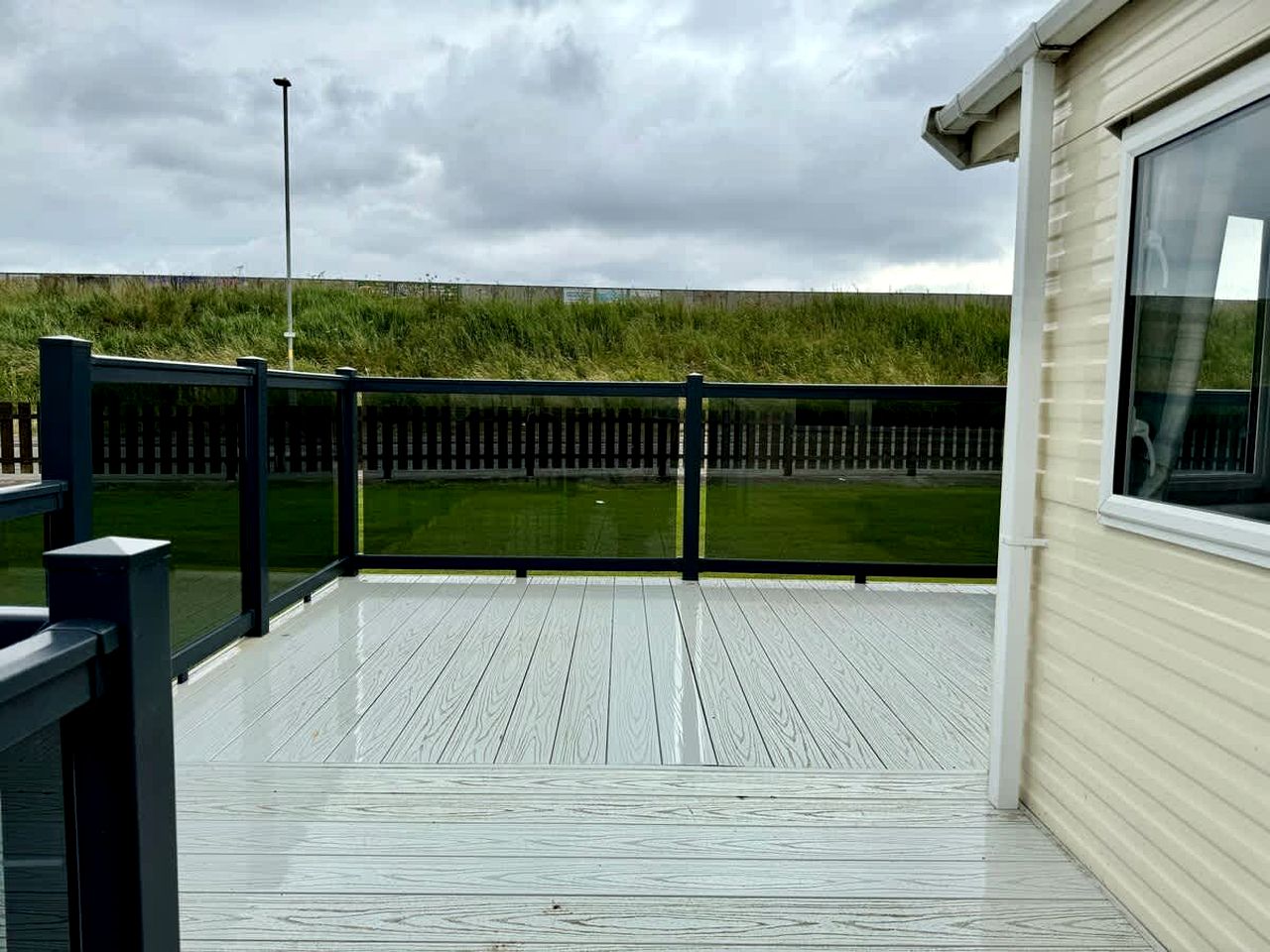 Spacious Pet-Friendly Caravan with Hot Tub & Easy Access in Lincolnshire, United Kingdom