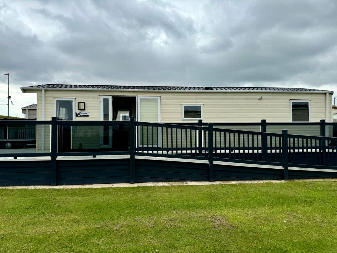 Spacious Pet-Friendly Caravan with Hot Tub & Easy Access in Lincolnshire, United Kingdom